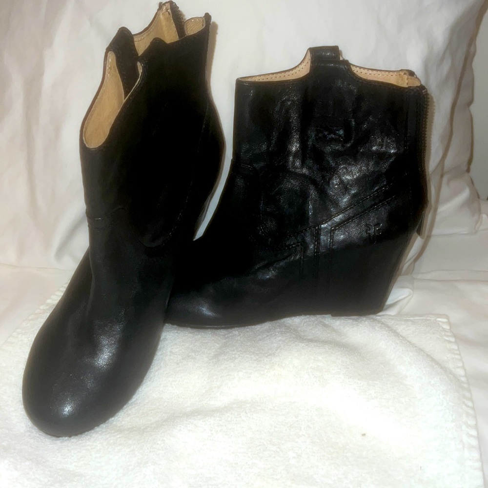 Frye Carson wedge bootie